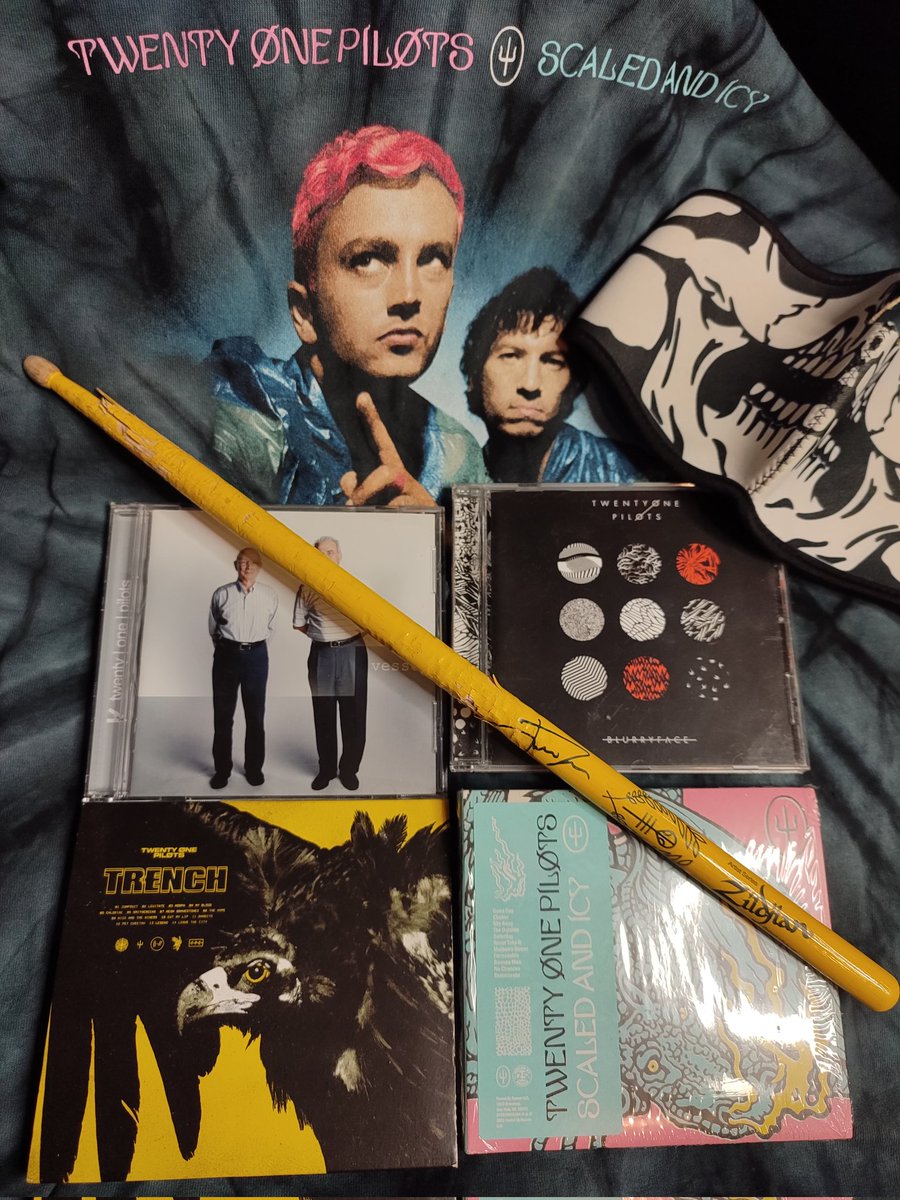 Alice_30MARS's tweet photo. #TOPClancyPL @WarnerMusic_PL najlepszy gadżet z @twentyonepilots?! Pałka perkusyjna Josha Duna z autografem zdobyta podczas koncertu na Lollapalooza w Berlinie w 2019 roku. Jeden z moich najcenniejszych gadżetów muzycznych w życiu. ❤️ 🥹 https://t.co/5W3nadxp8k