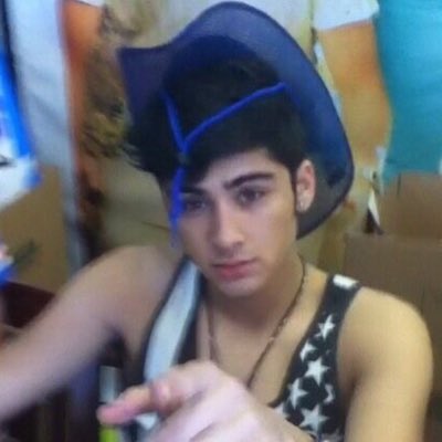 loversdust's tweet photo. #NewProfilePic Zayn #Link #NewBanner #Quotev hi its lonk #liml link #zayn https://t.co/KuzWWjZexD