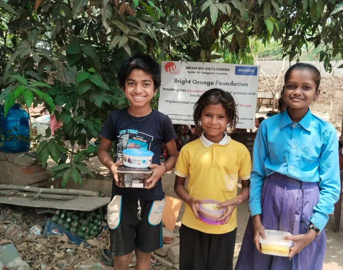 Healthy meals make a difference! 🥕 Children who eat a balanced diet have 15% higher test scores and 30% better concentration. They are also 40% less likely to develop obesity and related health issues.

Thanks to <a href="/FeedingIndia/">Feeding India</a> daily feeding program
#brightorangefoundation