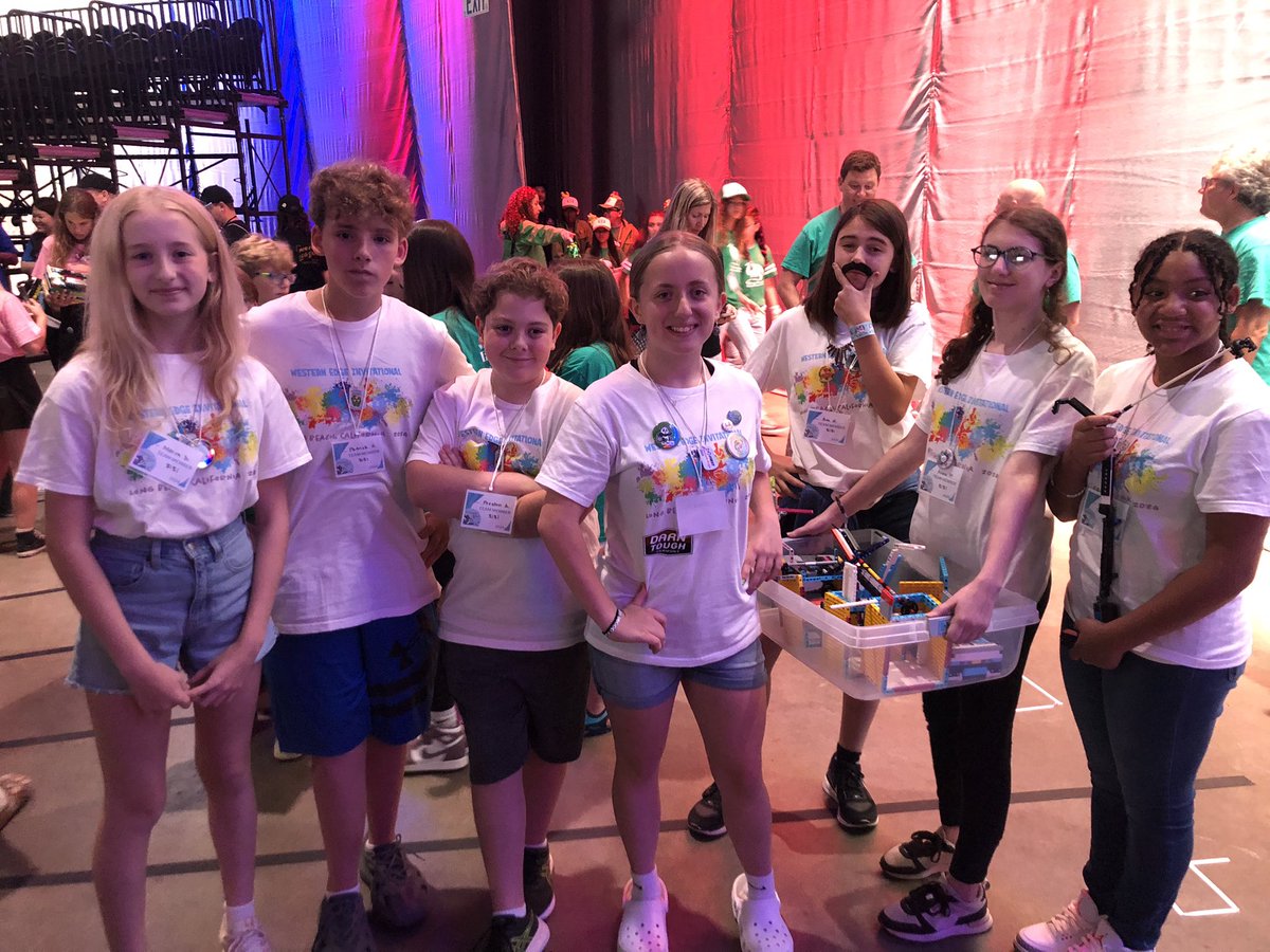 JMS_Davis's tweet image. The RadioActive Brix are excited and ready for their first robot run in Long Beach.  Woot woooooot!