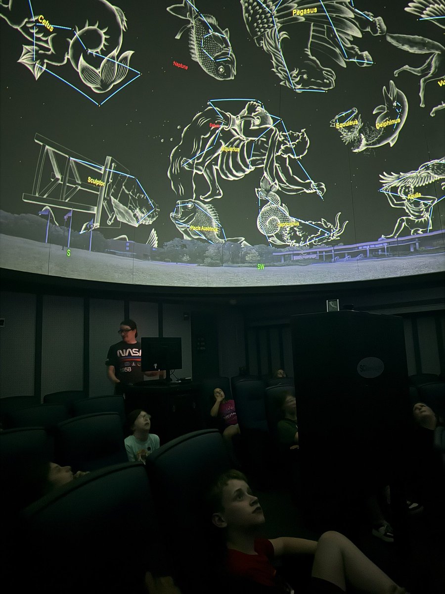 Cintron5thGrade's tweet photo. Planetarium field trip #2 for Hill’s STEAM Day! @DDRezz @colbytlhill @bportphysics https://t.co/9zXaoVajP7