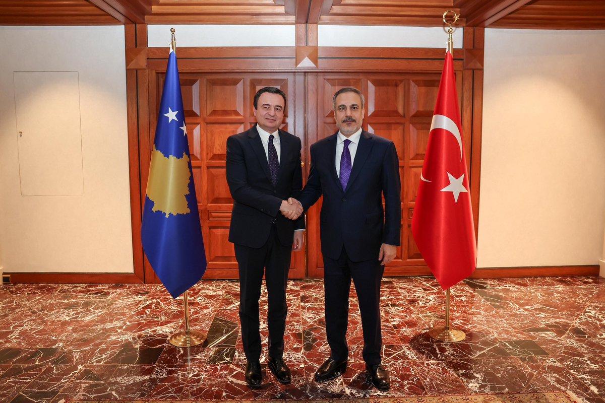 Bakanımız @HakanFidan, Kosova Başbakanı Albin Kurti ile Ankara'da bir araya geldi. 🇹🇷🇽🇰