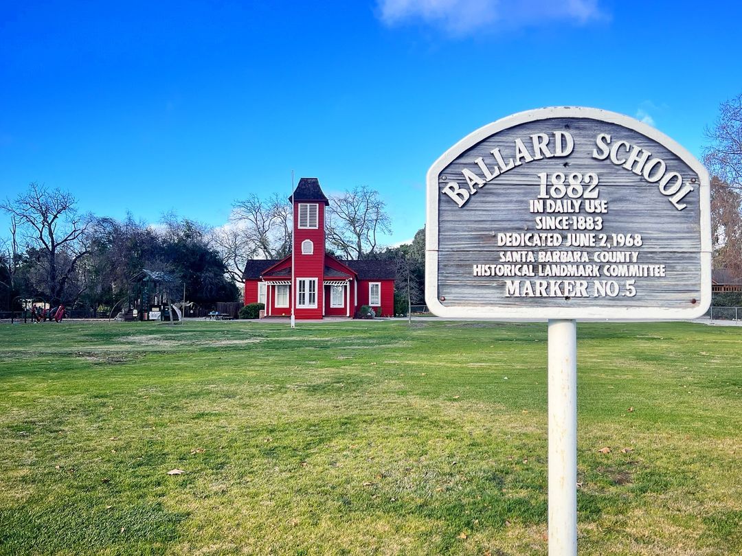 VisitSYV's tweet image. Find a little small-town history that's still alive and well at the Ballard School, educating young residents since 1882. Stop off for a meal or wine tasting in this charming hamlet during your next trip. Learn more: bit.ly/3Ug9ABg

📸: ca.love.fornia