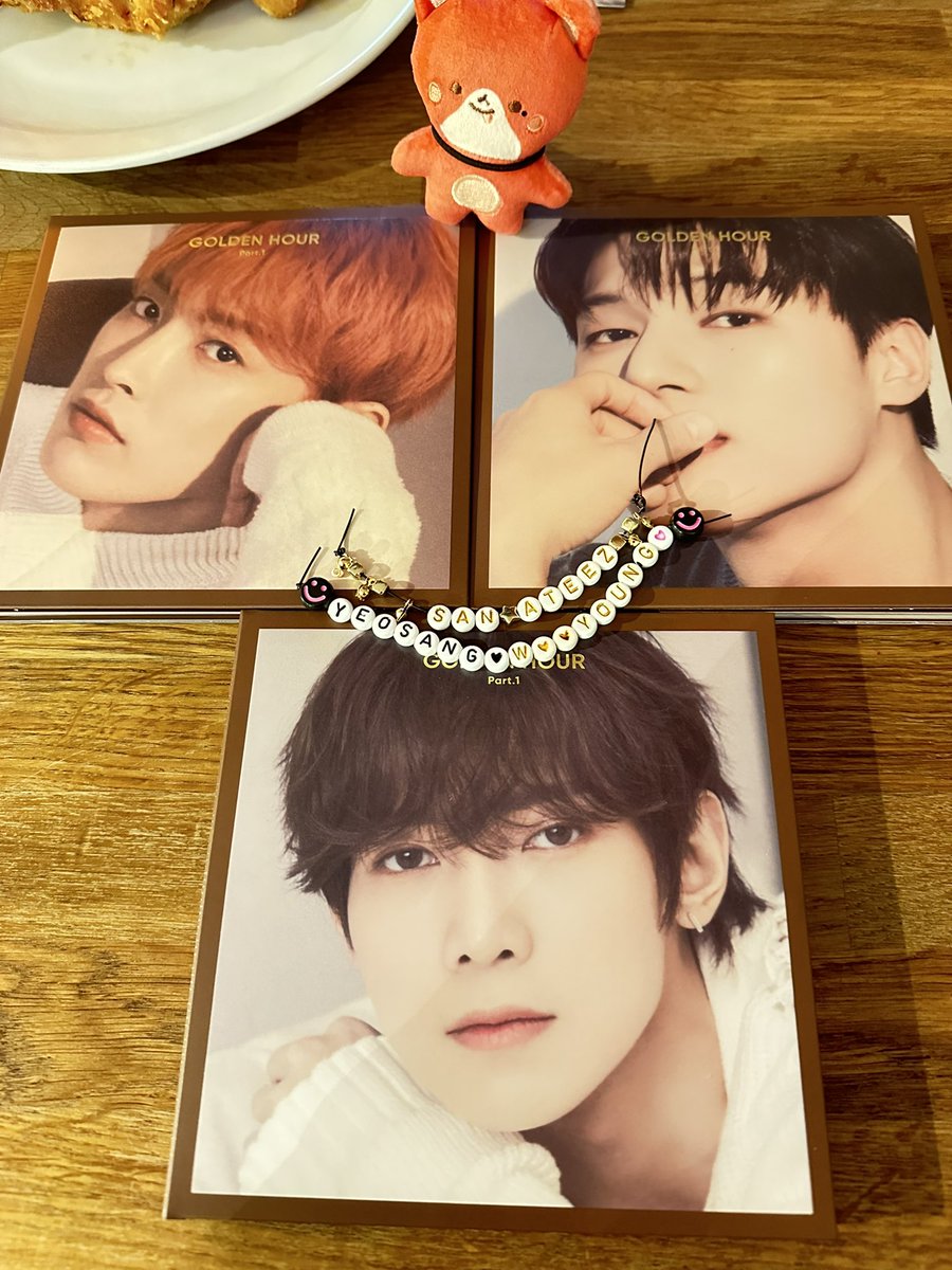 wooyozjeweltiny's tweet image. Listening party on comeback day at HMV Oxford Street London, UK!! 🥳 
@hmv363OxfordSt @hello82official @hello82EUROPE 
#hello82 #82giveaway 
#MyLocalHMV