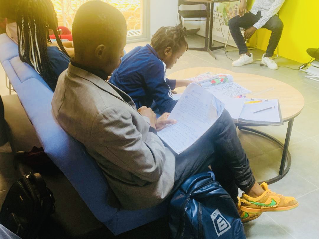 ongddb's tweet photo. Ce vendredi 31 mai à la Maison Verte du @undpgabon , nos jeunes négociateurs ont continué leurs initiations à la #simulation #COP. 
Aujourd’hui, ils étaient dans la peau d'un #représentant d'une #nation afin de #défendre leur #position sur le thème de la #transition #énergétique https://t.co/fbhuYnTk70