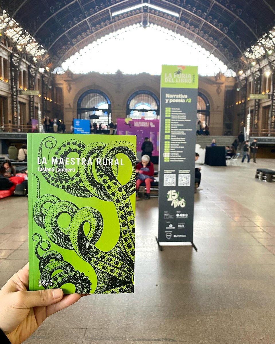 bandapropia's tweet photo. ¡Ya llegó! 💥«La maestra rural», de @_Lamberti ya está en @lafuriadellibro en @EstacionMapocho. ¡Ven por el tuyo! https://t.co/W5YzxadSFE