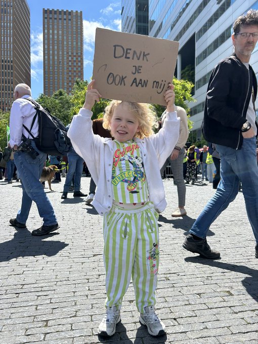 Climate March in Amsterdam https://t.co/fPskcZtsMs<a href="/tag/amsterdam"class="tags"><span>#amsterdam</span></a><a href="/tag/festival"class="tags"><span>#festival</span></a><a href="/tag/queer"class="tags"><span>#queer</span></a>