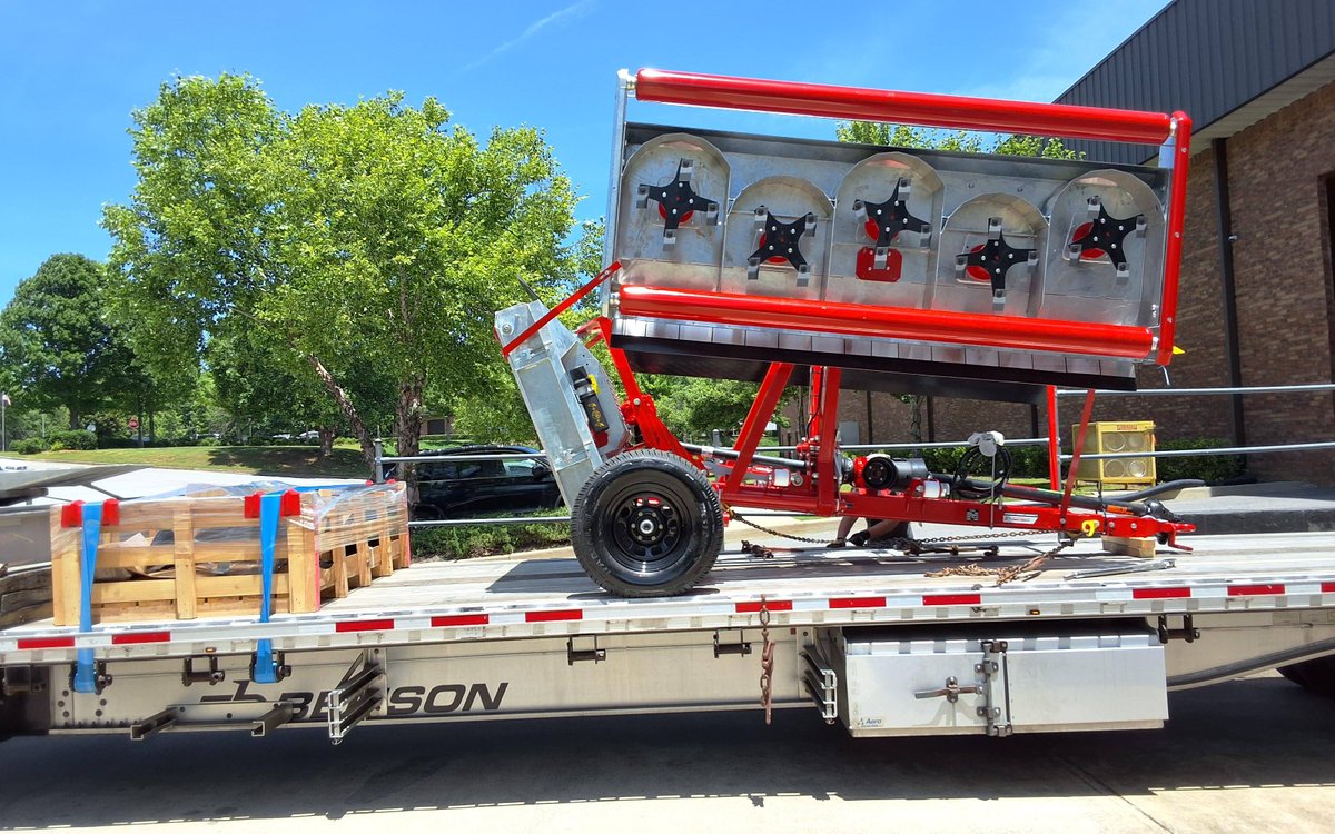 TrimaxMowers's tweet image. The USA factory has had a busy week pumping out Snake S2, Pegasus S5, and Vulcan&apos;s for delivery! Pictured are a few that were snapped before they were whisked away to a new home. #MadeinUSA #USAmanufacturing #PoweringPerformance #getyourorderin