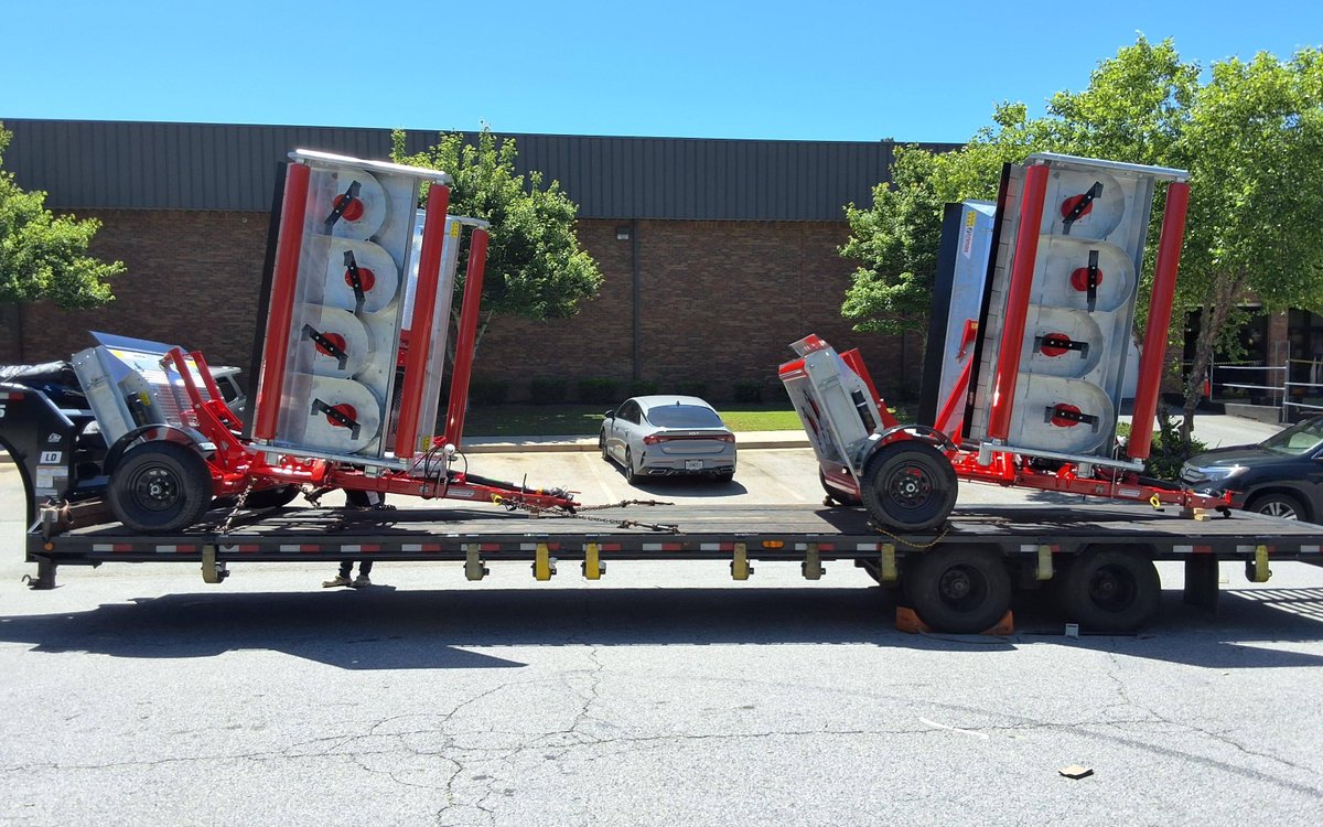 TrimaxMowers's tweet image. The USA factory has had a busy week pumping out Snake S2, Pegasus S5, and Vulcan&apos;s for delivery! Pictured are a few that were snapped before they were whisked away to a new home. #MadeinUSA #USAmanufacturing #PoweringPerformance #getyourorderin