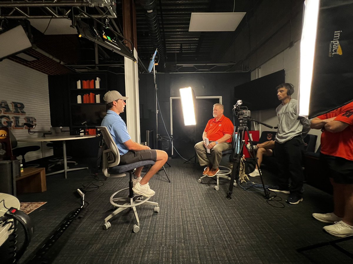 We’ve got some special guests in the brand lab today! 🏆 @AuburnMGolf Coming soon ➡️ wareagleplus.com