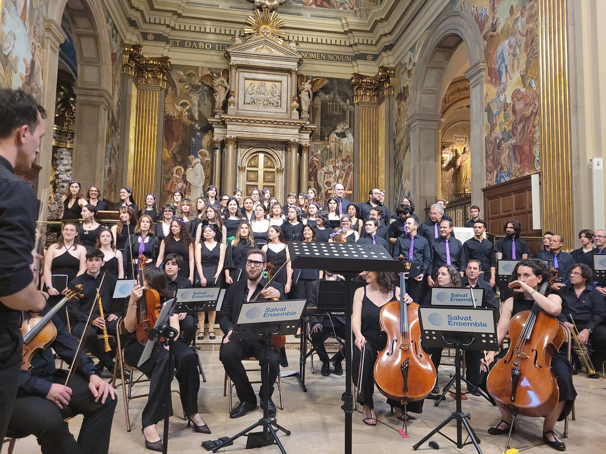 jcg_BCN's tweet photo. Avui. Magnific concert del cor de @Farmacia_UB i cor de la @UABBarcelona amb l.orquestra Salvat Ensemble. Cada cop mes nivell https://t.co/Be0X9acP0r