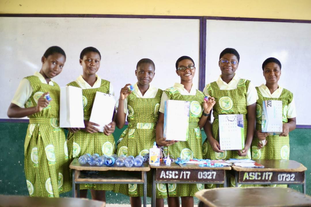 UNDPGhana's tweet photo. Achieving the #SDGs requires a collective approach to shape dev interventions.
In our latest @UNhumansecurity #FORESTOkyeman bulletin, see how @UNinGhana is working together to advance⤵️
✅env't
✅education
✅health
in Akyem Abuakwa in the E/R of🇬🇭
More➡️https://t.co/LxTGcGxsKY https://t.co/0BKsldsd2H