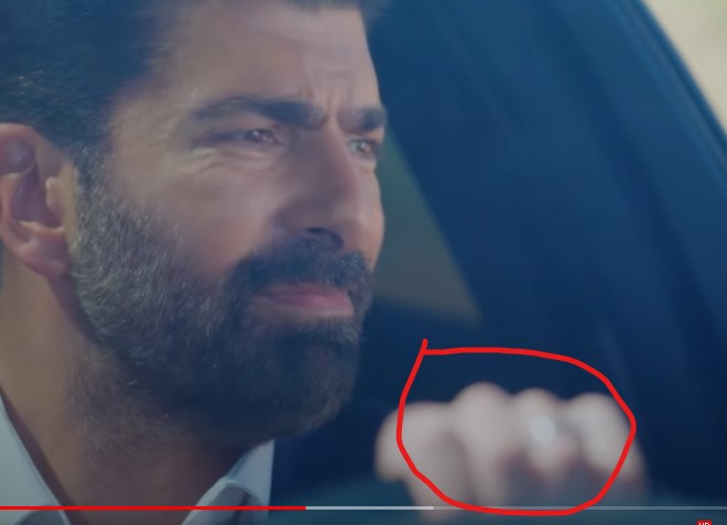 @KaramelYapim  mishap?
Did they shoot it after the wedding?
Do I see correctly? weddin ring?
#Esaret #OrHir
#MahassineMerabet #CenkTorun