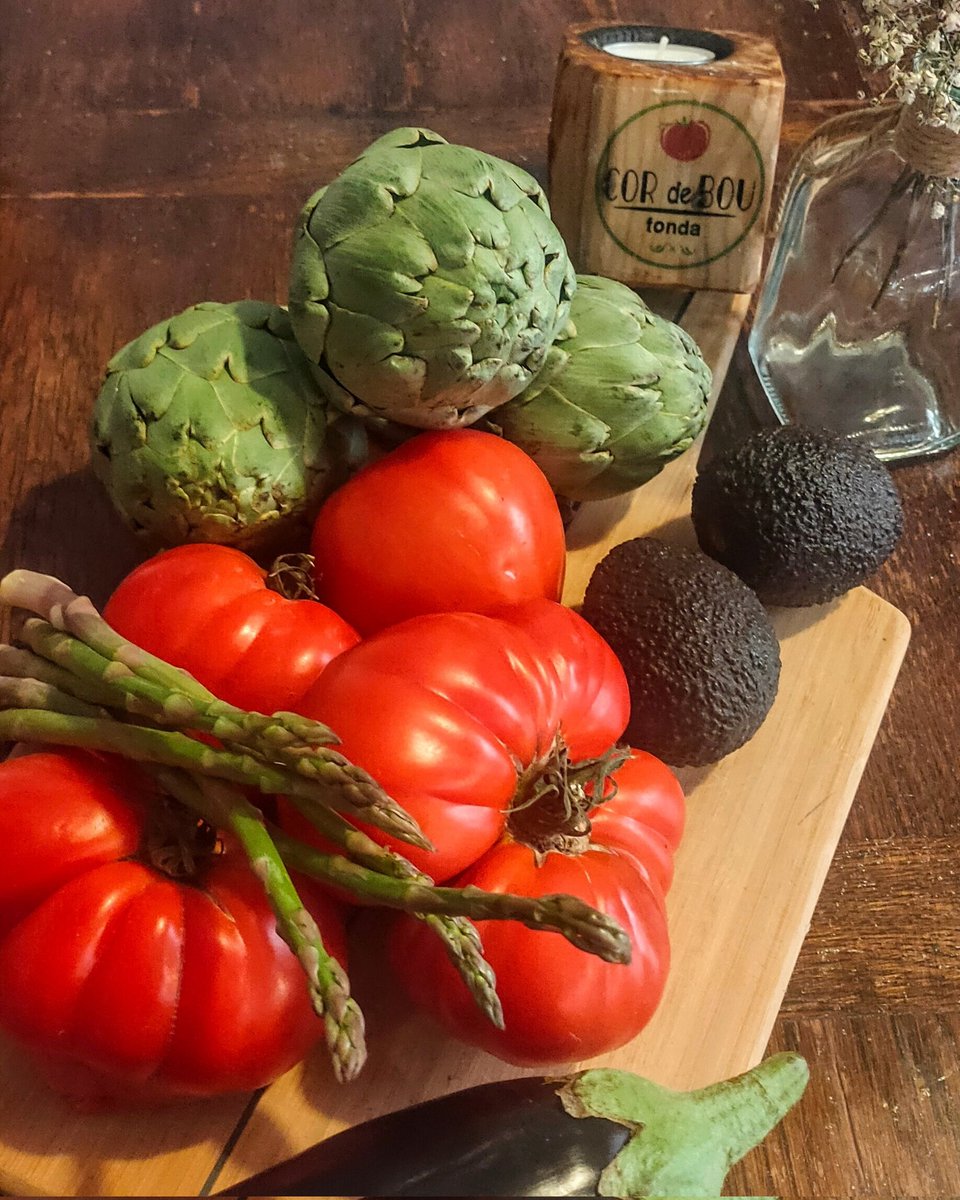 Venen coses noves!! 🔝

#visca #pages #productefresc #temporada #mercat #primavera #top #tradicional