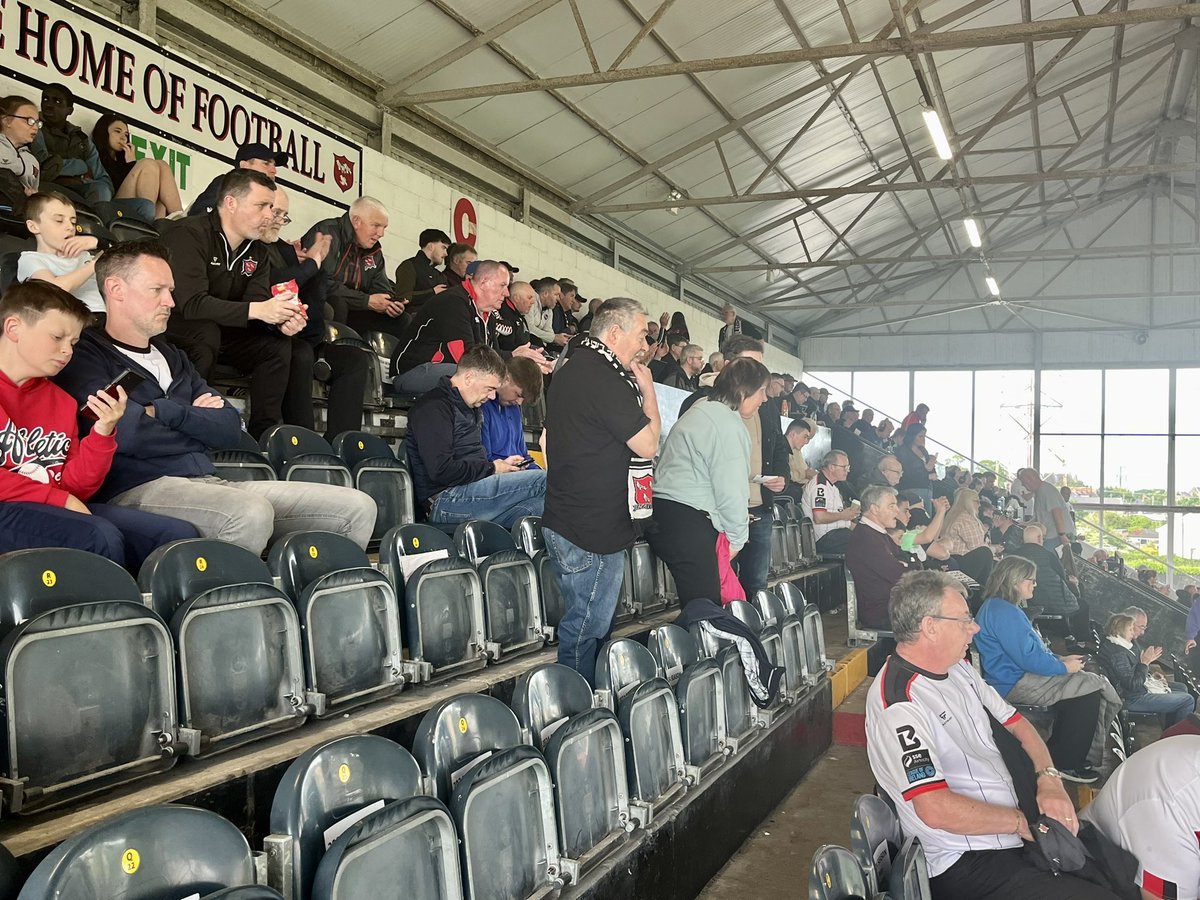 PaulVance63's tweet photo. Dundalk v Derry City - League of Ireland Premier Division - Oriel Park, Carrickmacross Road, Dundalk, Co Louth… #DUNDER #LoI #FAI #CmonTheTown #RAWA28 #ACityWillRise #LoITV https://t.co/mDDre6bPMd