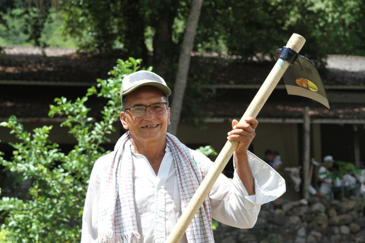 Familias campesinas de Caparrapí (Cundinamarca) iban a ser desalojadas del territorio en el que viven por décadas y desde hoy serán dueñas de 363 hectáreas de tierra fértil, de un predio incautado por la @activosSAE. Reconocemos y garantizamos los derechos de estas familias