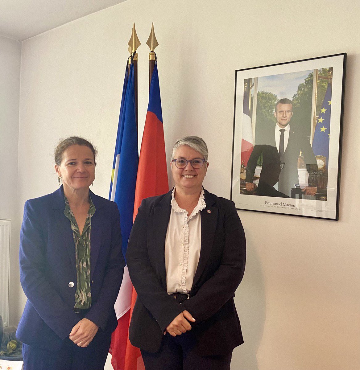 Anne Brugnera (@annebrugnera) on Twitter photo #Lyon #EnseignementSup
Rencontre ac <a href="/IsabelleHuault/">Isabelle HUAULT 🇺🇦</a> Pdte de l’<a href="/EMLYON/">emlyon business school</a>
1e 🚺à la tête de l’école elle l’a hissée au 10e rang🏅européen
👨🏽🎓étudiants étrangers
🔖labellisation
🛠️apprentissage
👩🏻🏫classes prépa
🧮coûts des études
🤝Des sujets communs nombreux & des échanges riches #Lyon #EnseignementSup
Rencontre ac <a href="/IsabelleHuault/">Isabelle HUAULT 🇺🇦</a> Pdte de l’<a href="/EMLYON/">emlyon business school</a>
1e 🚺à la tête de l’école elle l’a hissée au 10e rang🏅européen
👨🏽🎓étudiants étrangers
🔖labellisation
🛠️apprentissage
👩🏻🏫classes prépa
🧮coûts des études
🤝Des sujets communs nombreux & des échanges riches