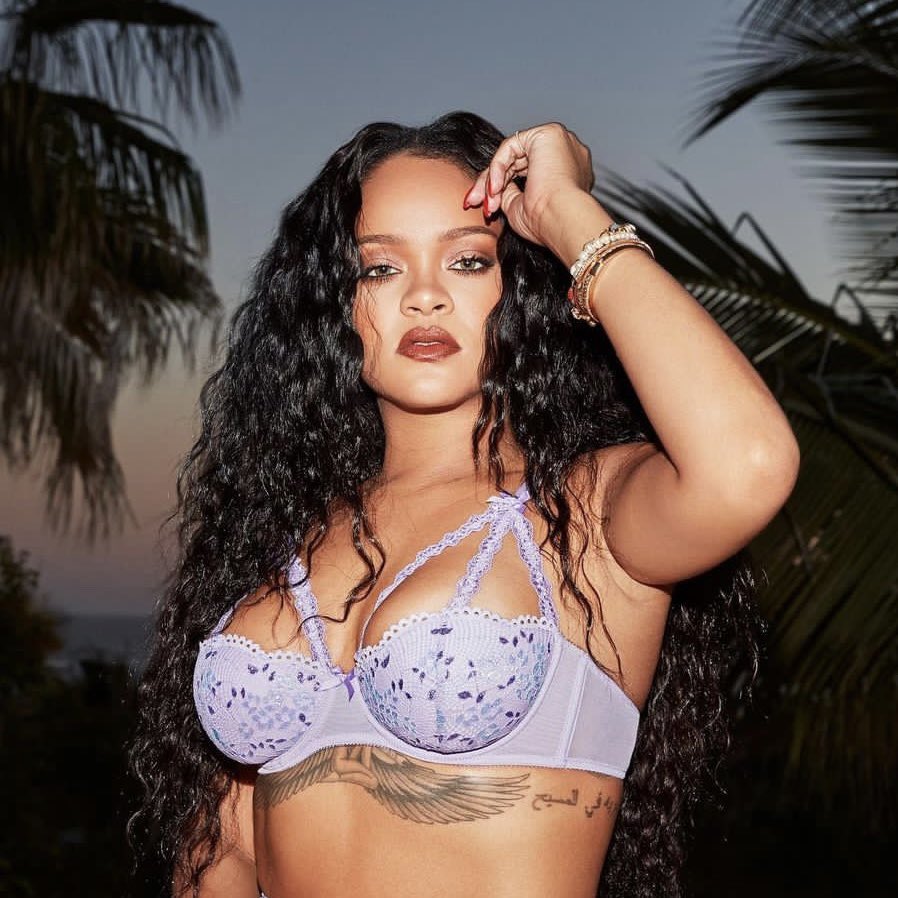 Ent_Discussion's tweet image. Rihanna breaks the record for the most Diamond-certified singles by a female artist in the US.