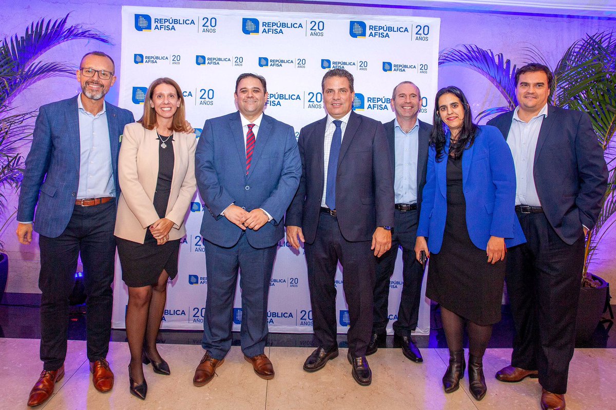 Celebramos nuestros 20 años concretando proyectos con responsabilidad profesional.
Presentamos un libro de casos y un conversatorio entre protagonistas que compartieron sus experiencias con fideicomisos de impacto en la comunidad.