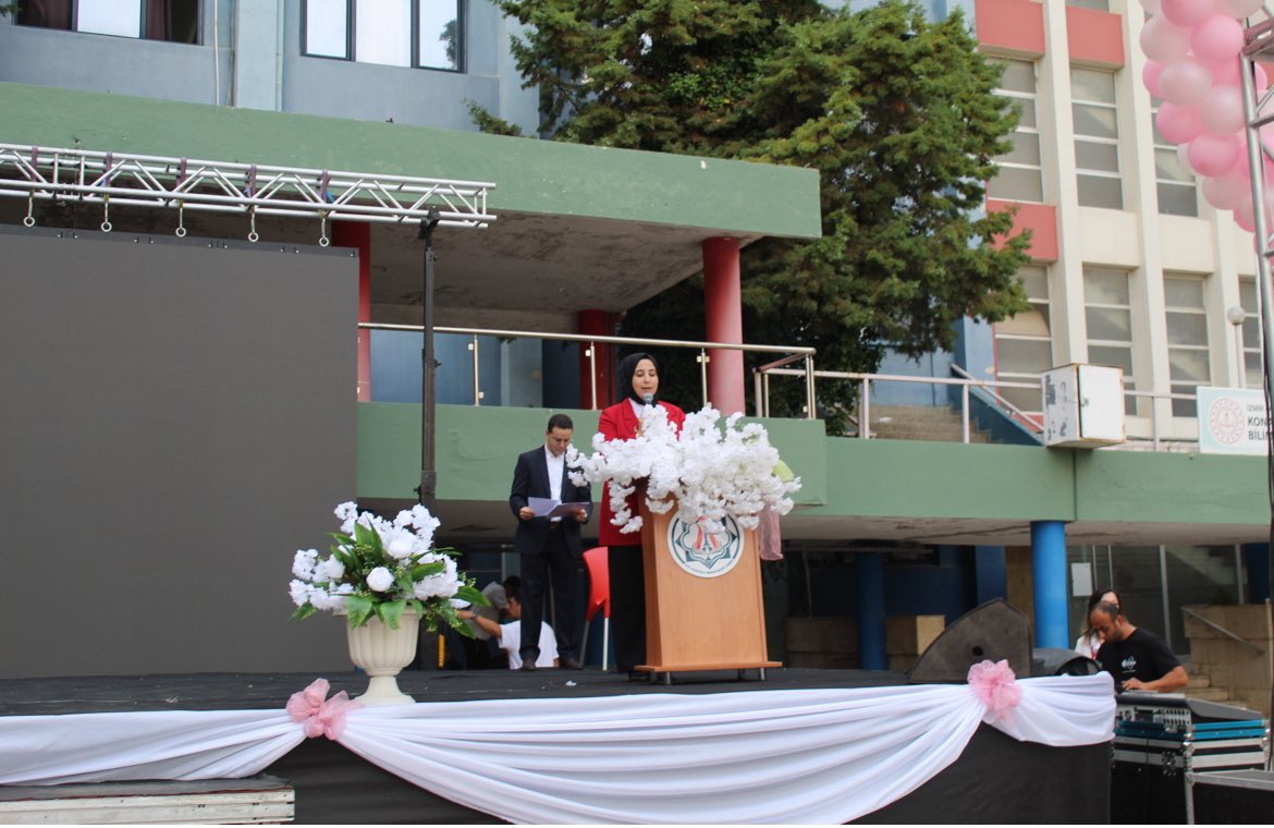 SenemAlty's tweet photo. @izmirsohkaihl #2024 Mezuniyet Töreni👩‍🎓🎊🎉 @tcmeb 
@meb_dinogretimi 
@izmirdinogretim
@OguzDomeke
@müsdav
@snm.alty
drahmetisleyen @serdalsimsek43 https://t.co/kTjf7gYRi0