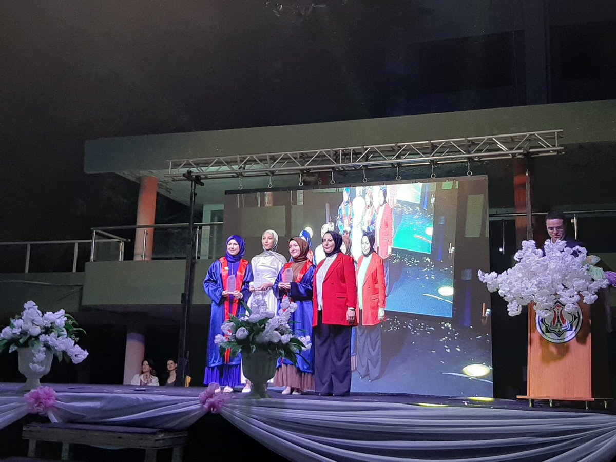 SenemAlty's tweet photo. @izmirsohkaihl #2024 Mezuniyet Töreni👩‍🎓🎊🎉 @tcmeb 
@meb_dinogretimi 
@izmirdinogretim
@OguzDomeke
@müsdav
@snm.alty
drahmetisleyen @serdalsimsek43 https://t.co/kTjf7gYRi0