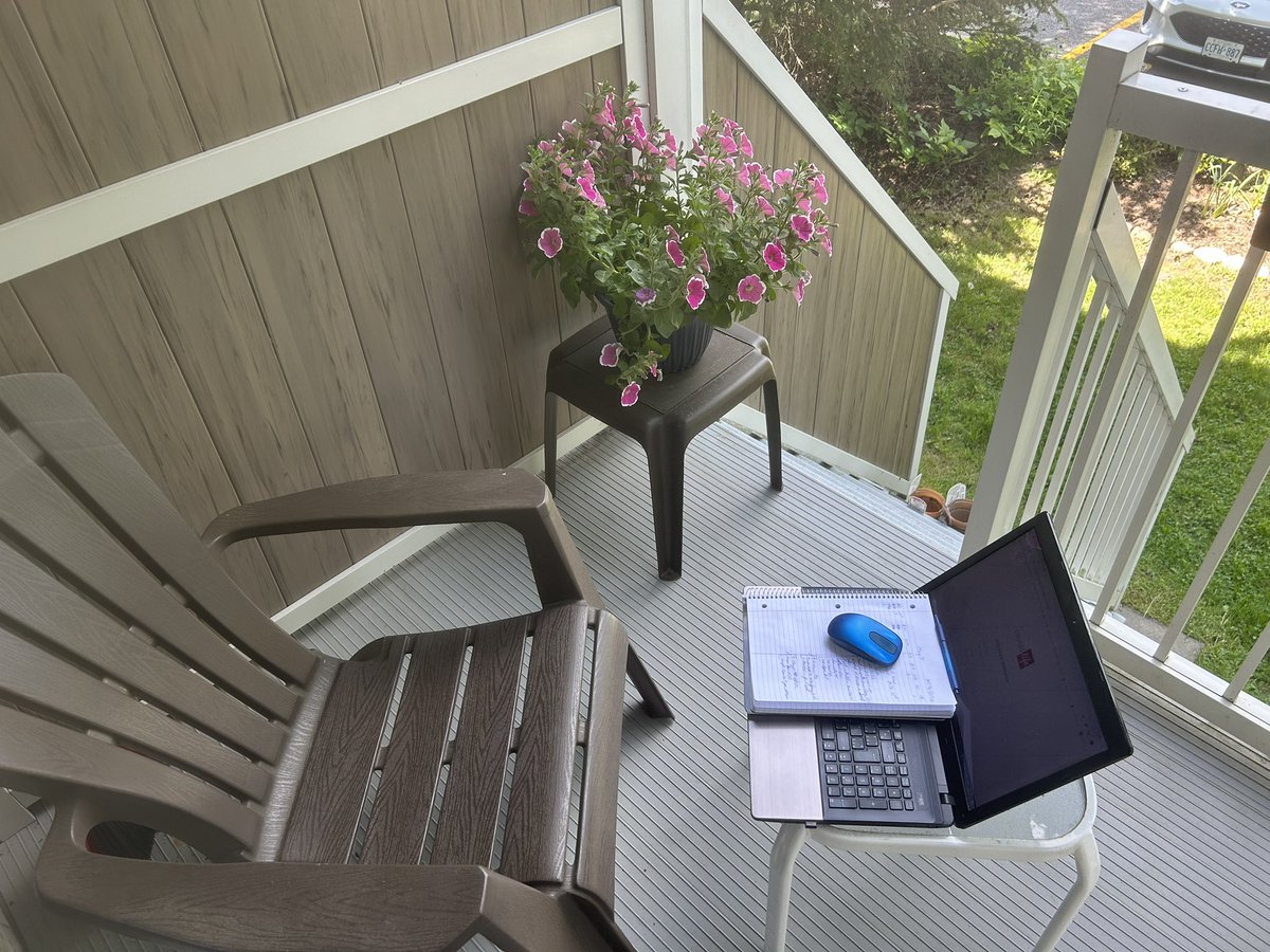 laurencsheil's tweet image. Hod do you like my summer office?  I try to work outside for at least a little bit everyday from now until September.  Gotta get my Vitamin D #summervibes #office #workoutside