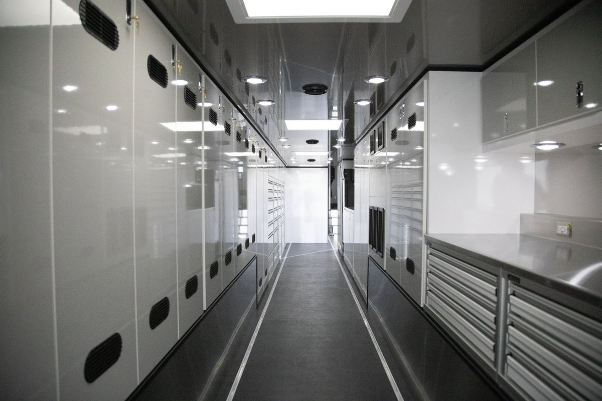 Fthrspecialty's tweet image. Check out the photos of this race transporter the team at Featherlite recently built for IMSA team Winward Racing! 

#racetransporter #racehauler #carhauler #IMSA #featherlite