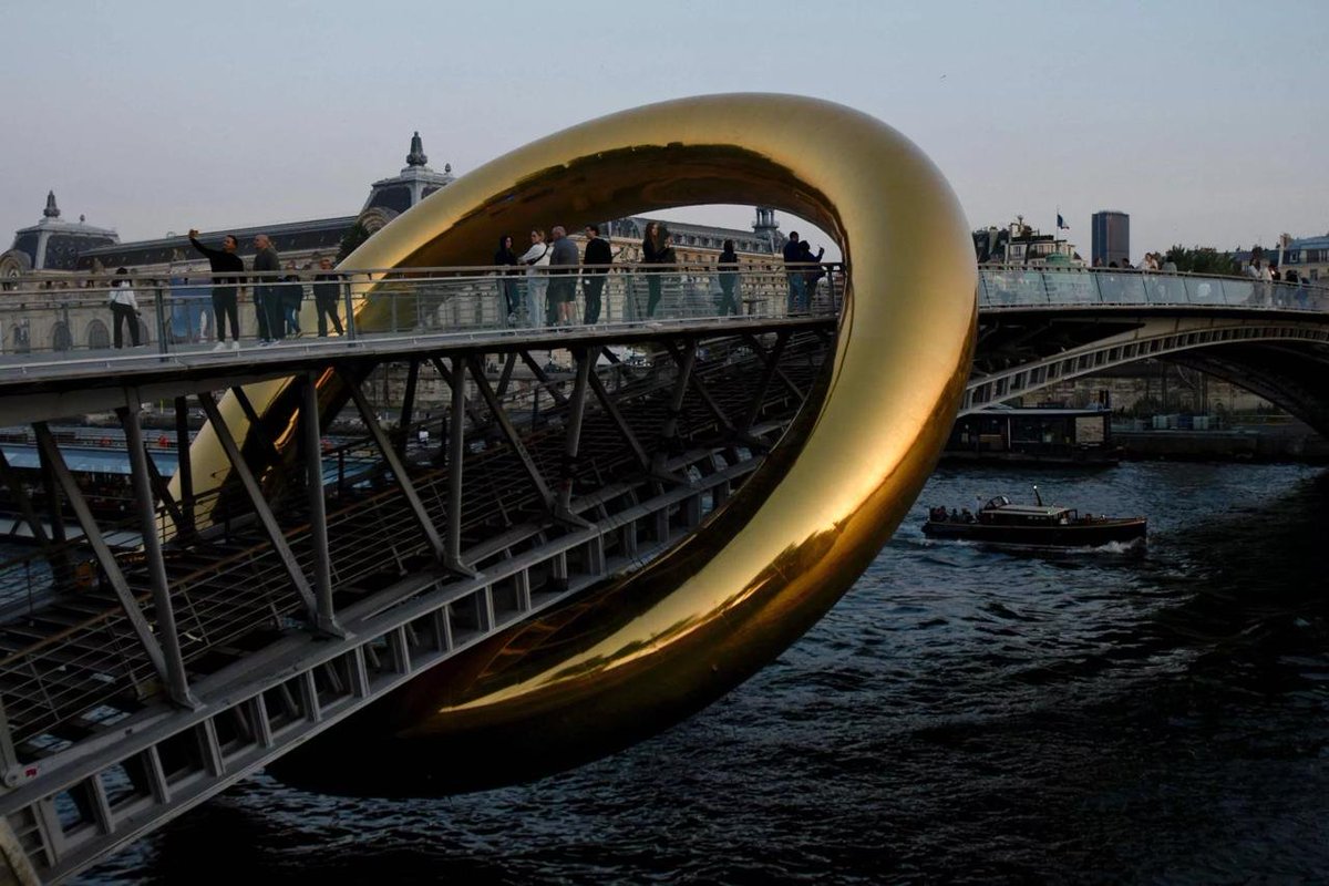 🚴🇫🇷 BON PLAN I Les Vélib’ seront mis à disposition gratuitement (45 min) toute la nuit de samedi à dimanche à Paris pour la Nuit Blanche 2024, qui verra la capitale se transformer en une immense galerie d’art à ciel ouvert : musées, monuments, espaces publics, le tout