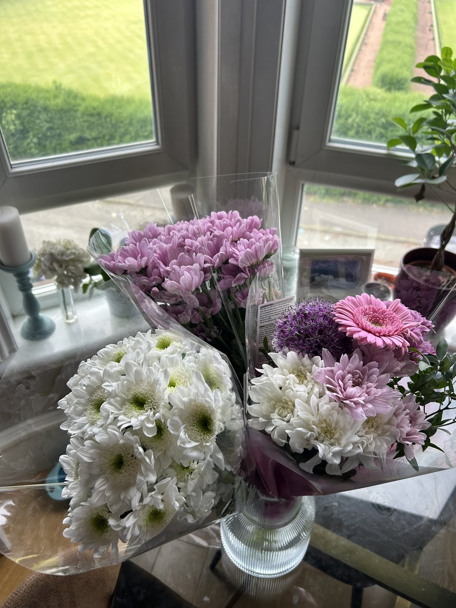 A lovely surprise from my S6 basketballers on their leavers day today 😭

I’ll never forget my time working with the senior girls basketball team 🏀 you’ll all be very missed!