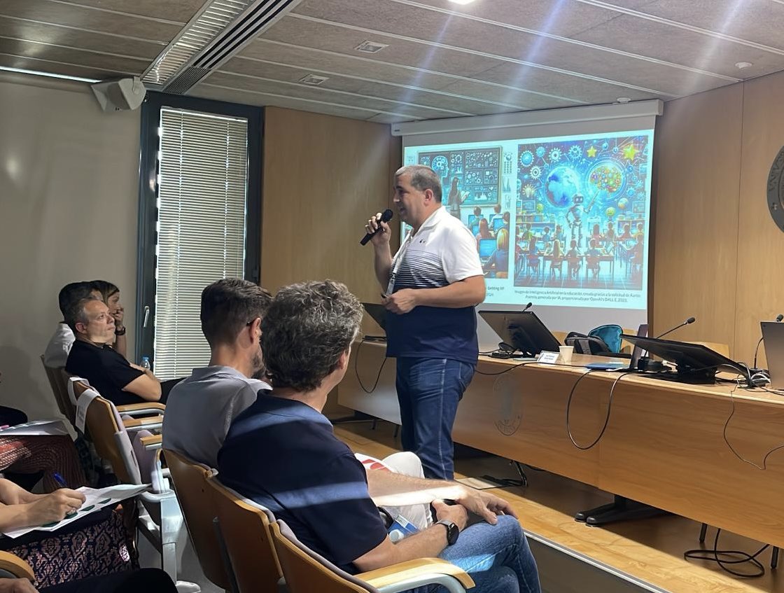 🔉JORNADA INTEL•LIGÈNCIA ARTIFICIAL
El ponent Juan Francisco Álvarez Herrero tanca la jornada amb la seua ponència
“Reptes i oportunitats de la Intel•ligència Artificial en l’educació”

#CompetènciaDigitalDocent
#JornadaIA