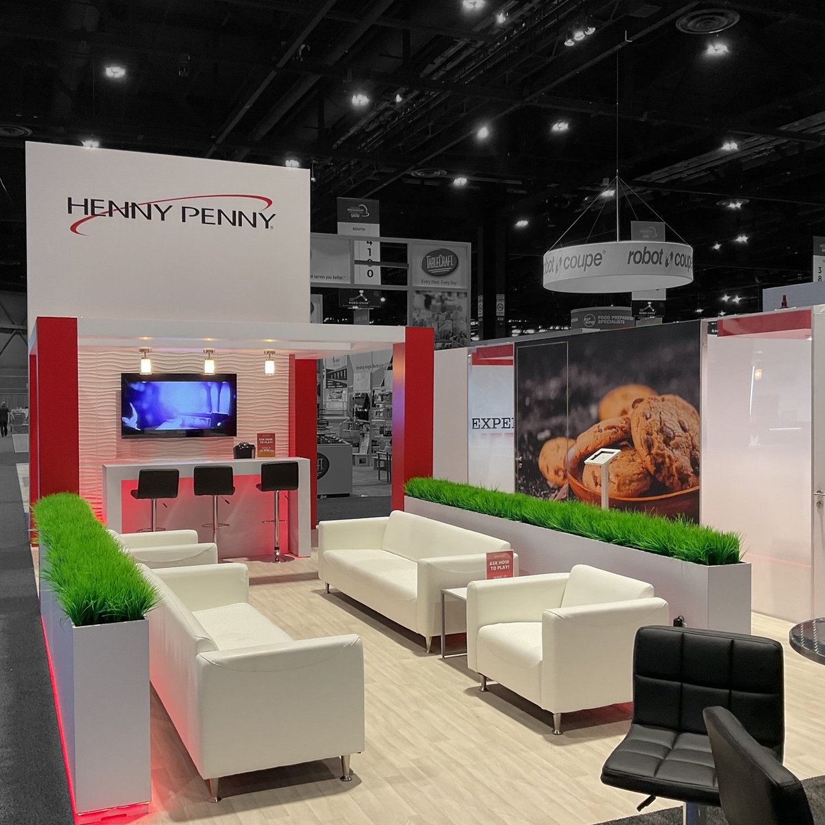 downingexhibits's tweet photo. Our collaboration with Henny Penny gave way to this gorgeous new booth at the NRA show in Chicago. https://t.co/jtmCA4v8rv