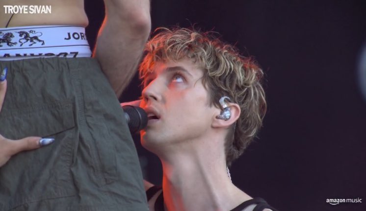 UpdatedTS's tweet photo. Troye performing at Primavera Sound Barcelona ✨ #STGEOTour https://t.co/JFOzfPM4A6