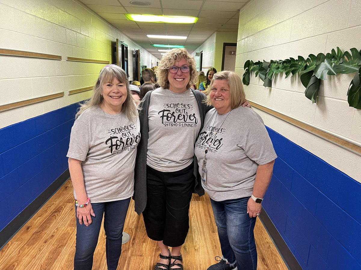 MrsGegorski's tweet photo. Congratulations to our retirees! @BCSDHuntington https://t.co/Ty7pqELvMn