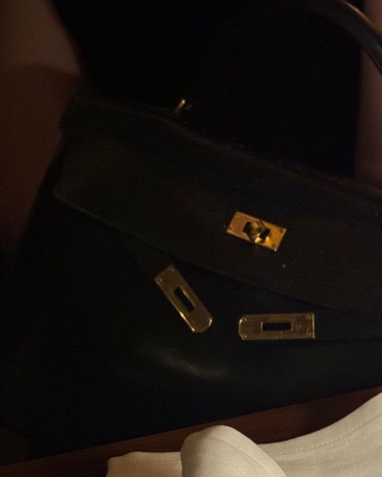 « خليلًا يمناي في يُمناه
   فؤادي على فؤاده »