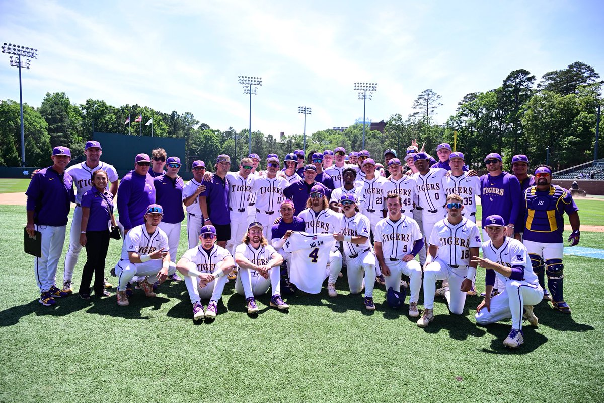 LSUCoachJ's tweet photo. 4-3 Tigers! #noclock #1 run ready On to the next. See you tomorrow! ๐
https://t.co/t3LTmbWDdP
