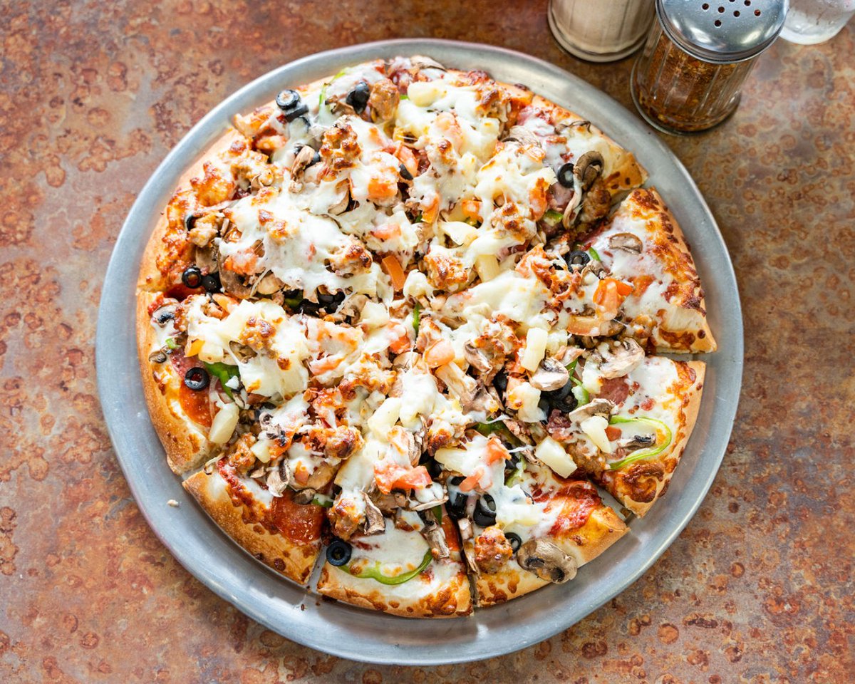 mbpizza1's tweet photo. It's Friday, come hang out at My Buddies Pizza and dig into our EVERYTHING Pizza loaded with pepperoni, ham, salami, bell pepper, onion, mushrooms, olives, pineapple, tomato, sausage, bacon bits &amp; extra cheese. 
See you soon! 🥳#LakeElsinore #Pizzas #TGIF #cheese #sandwich #bacon https://t.co/XmH6bkM9X3