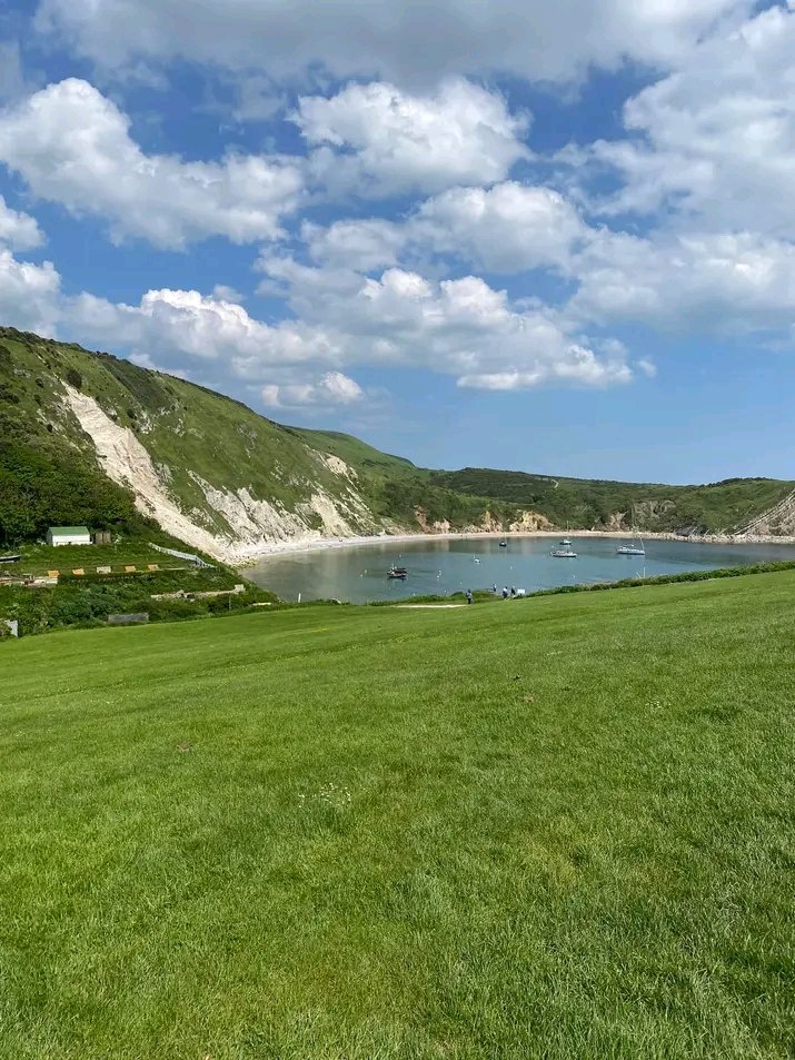 Marcwalkercruis's tweet photo. 2 more days with mum, then back to the humidity.I always bring mum here, to Lulworth Cove- only a 25 minute drive from her house. https://t.co/soqUY5FZvG