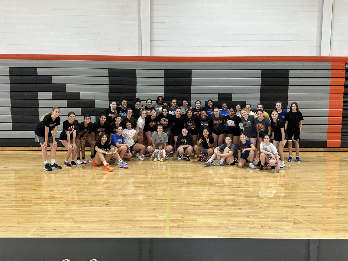 SMNWLCBBall's tweet photo. Excited to have these talented alumni basketball girls bask for a scrimmage during Team Camp today! 🏀 It's amazing to see these successful girls back in our gym! We're grateful to have played a small part in their journey. #DatWay https://t.co/6YRECLWBJg