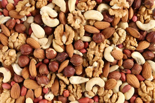 Raw nuts & seed have high level of phytic acid, which depletes many nutrients & contribute to nutrient deficiencies. Soaking nuts can neutralize phytic acid. Soaking also increases bioavailability of nutrients like B vitamins & activates enzymes that increase nutrient absorption.