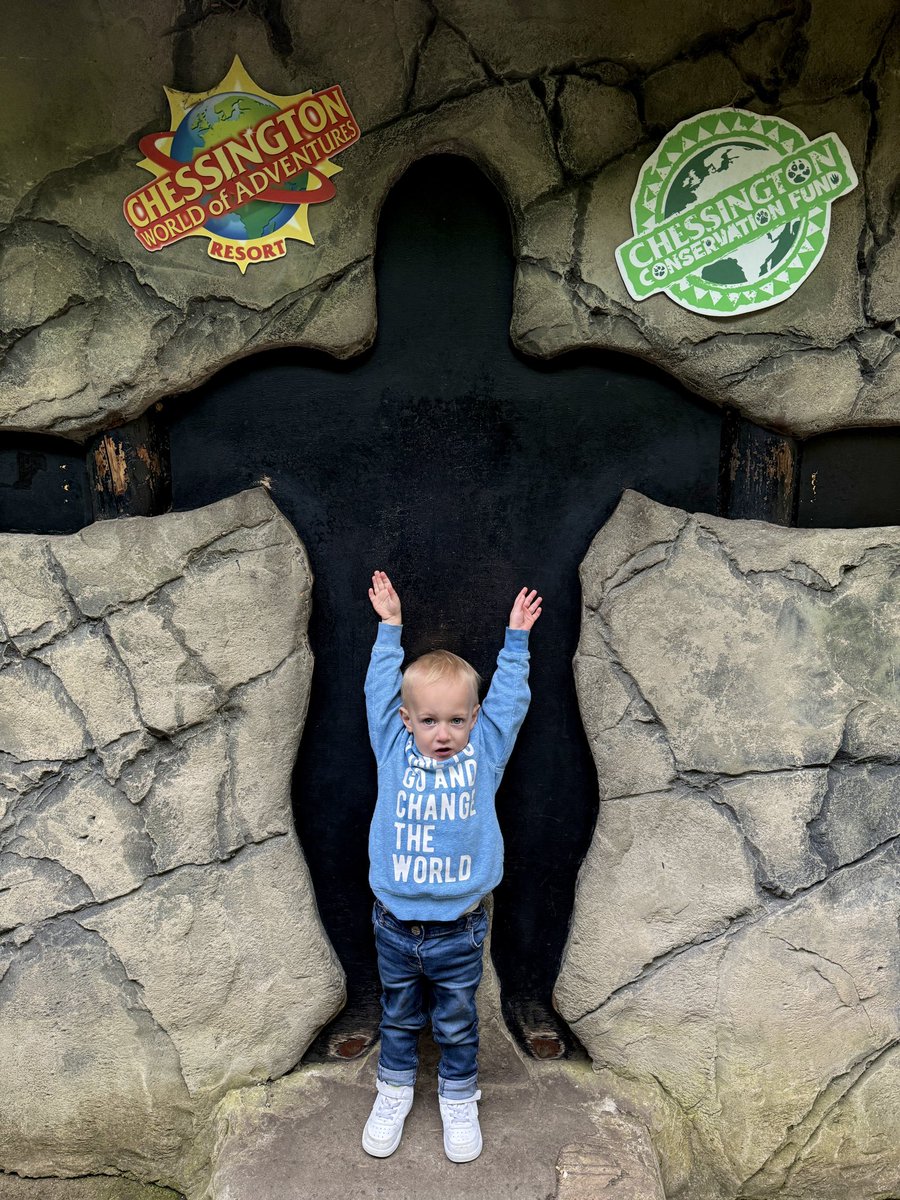 deputyheaduk's tweet photo. Absolutely brilliant day with hubby and the boys at @CWOA today #familytime #merlinpass https://t.co/lJM9EASWHD