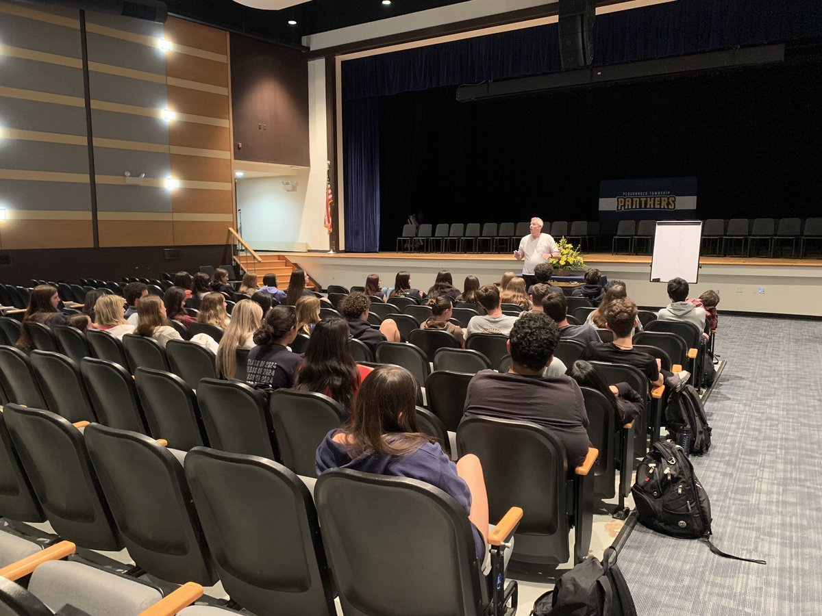 Psychiatrist, Dr. Walsh with the PTHS AP Psych students sharing about what it’s like to be a psychiatrist and some super fascinating case studies. The students (and I) were captivated! <a href="/pthsnation/">Pequannock Township High School</a> @RichHayzler