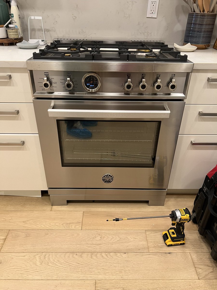 SengixTeam's tweet photo. Is Your Bertazzoni Oven Acting Up? We've Got You Covered!🔧🔥
Facing issues like no ignition, weak flame, or unusual gas smells? We're here to help in NY & NJ!
🌐 More info: https://t.co/RwJvGtWBOf
📞 +1 (888) 736-4491
#ApplianceRepair #HVAC #BertazzoniOven #NewYork #SengixTeam https://t.co/ik5vhtP0gE