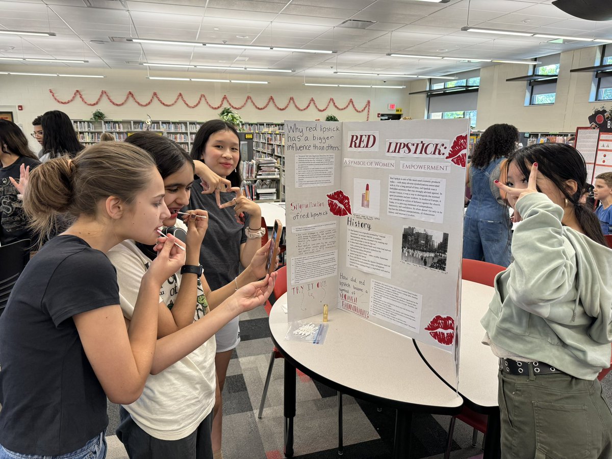 Bec_Chirps's tweet image. Sharing our research and celebrating the journey. #TeamCommUNITY #wwprsd