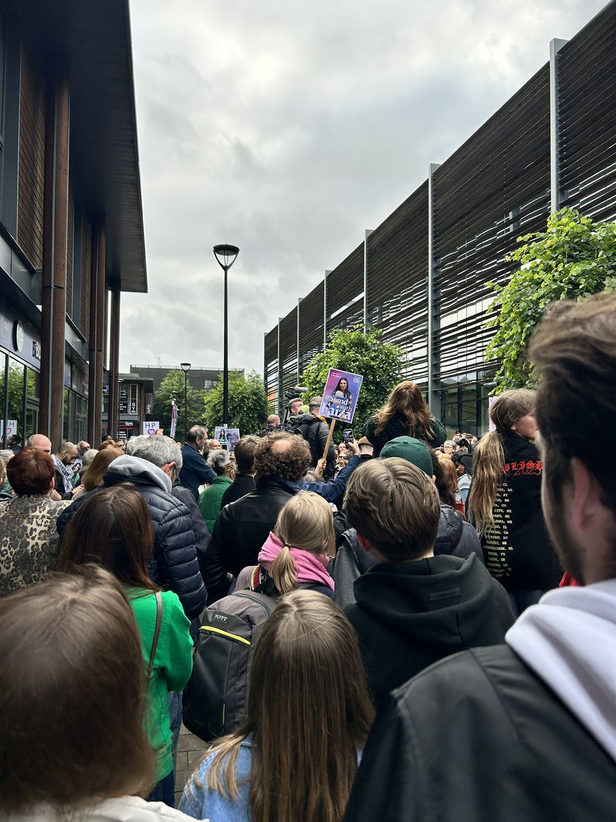 Proud to #standwithfaiza tonight💪🏻

 There’s so much anger here that we’ve been denied the chance to vote in an MP who is truly part of the community and unafraid to speak up - and that she could be treated so horrifically by <a href="/Keir_Starmer/">Keir Starmer</a> 

<a href="/faizashaheen/">Faiza Shaheen</a> we’re with you!