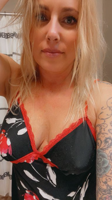 This is what your next door milf looks like https://t.co/uwxK2orTdH