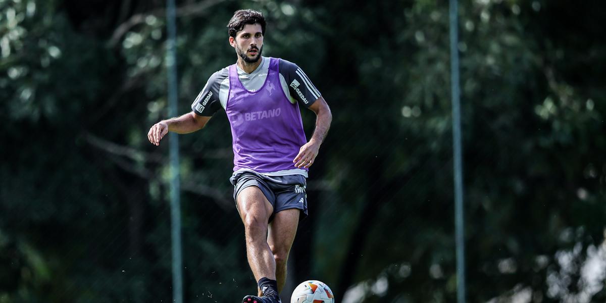 jornalhojeemdia's tweet photo. Battaglia e mais um: Rabello destaca qualidade de jogador improvisado na zaga do Atlético
https://t.co/KBFELDvM4E
#atletico #igorrabello #battaglia #zagueiros #futebol #esportes #jornalhojeemdia https://t.co/PB3g6l4Hfi