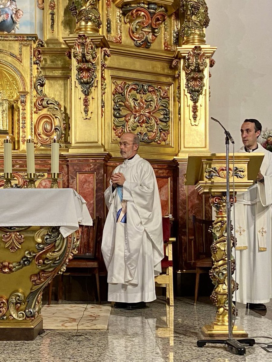 JdCAlcaladeH's tweet photo. En la celebración de la Santa Misa, con motivo del 450 Aniversario de la fundación del monasterio de las hermanas Concepcionistas Franciscanas, les deseamos una larga vida llena de vocación, expresándola desde una mirada amable hacia el ser humano. https://t.co/HsGzXyfrk2