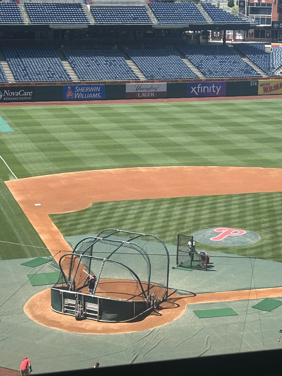 TimKellySports's tweet photo. It’s 3:00 and Nick Castellanos is already on the field doing extra hitting work. https://t.co/T9Bsl2P5IQ