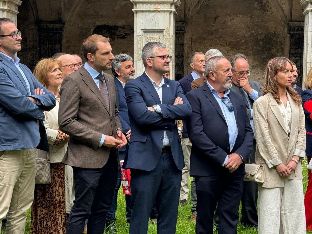 ⛪️<a href="/AdrianPumares/">Adrián Pumares</a> ha acompañado hoy al equipo de gobierno de <a href="/FOROAsturias/">FORO Asturias</a> en <a href="/AytoSalas/">Ayuntamiento Salas</a> durante el acto de conmemoración del #Milenario del Monasterio de San Salvador de #Cornellana.
📸Hubo visita guiada al #Monasterio, el descubrimiento de Medalla de Bronce Conmemorativa del