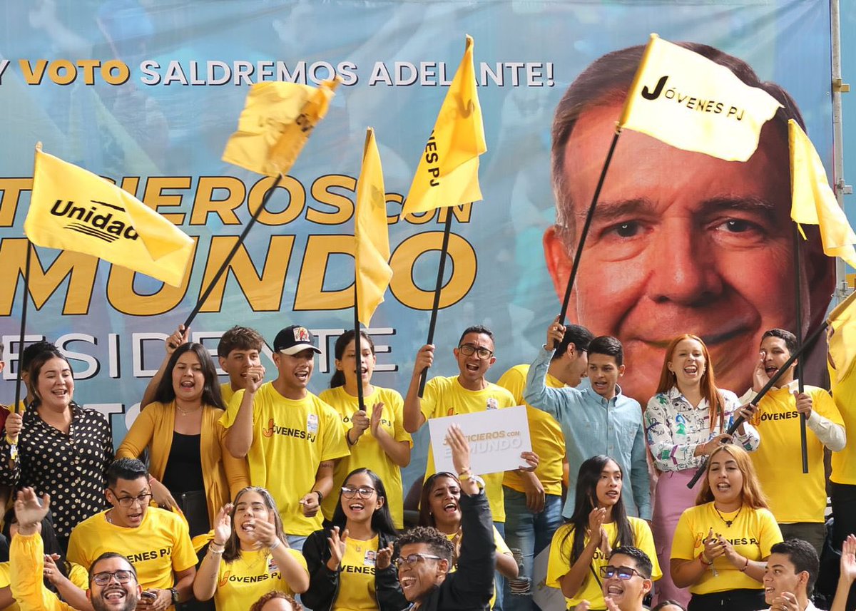 Agradecido con todos los miembros de <a href="/Pr1meroJusticia/">Primero Justicia</a> y su presidente <a href="/MBMartinezR/">María Beatriz Martínez</a> por su respaldo a nuestra candidatura. 

Me emociona ver a tantas personas comprometidas con el país y los justicieros han superado muchos obstáculos: el robo de sus símbolos, persecución, cárcel,